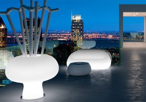 光るガーデン家具